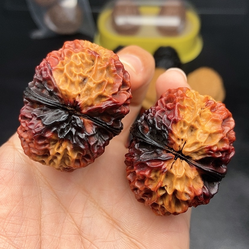 【闪购商品】把件文玩核桃41尺铁绣球52克