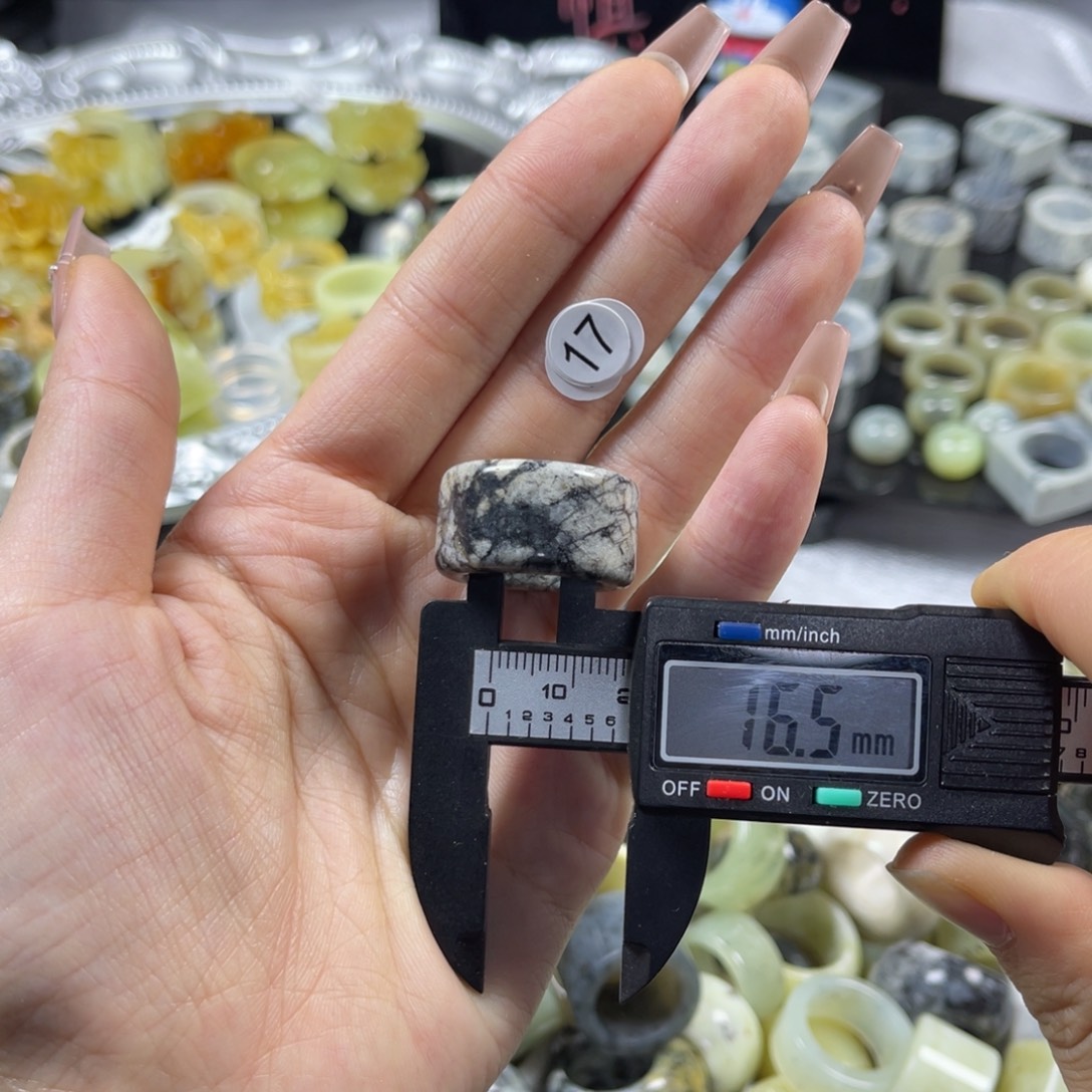 蛇纹石玉未镶嵌戒指