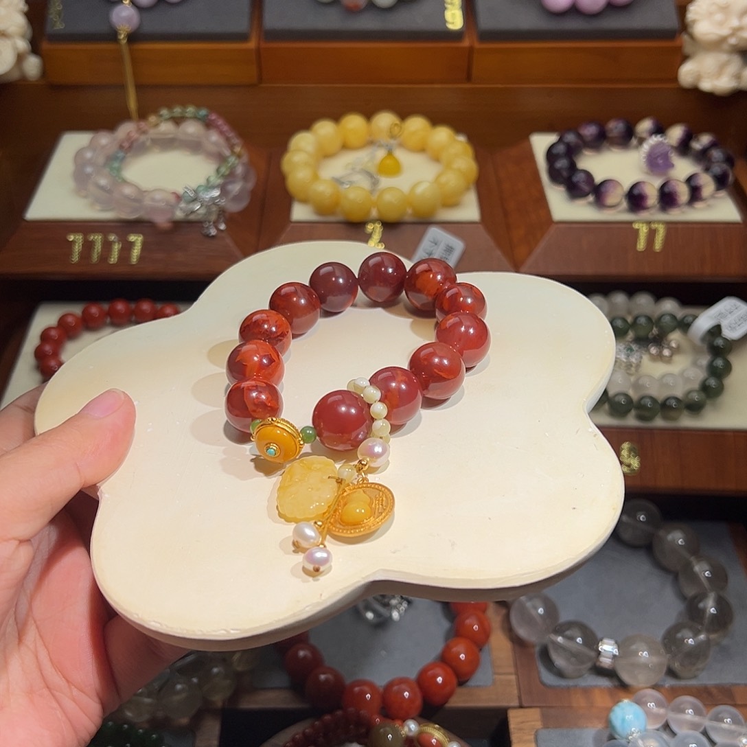 南红玛瑙手串未镶嵌上****?