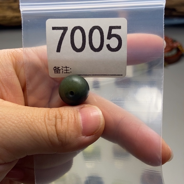 本***色蛇纹石玉未镶嵌项链
