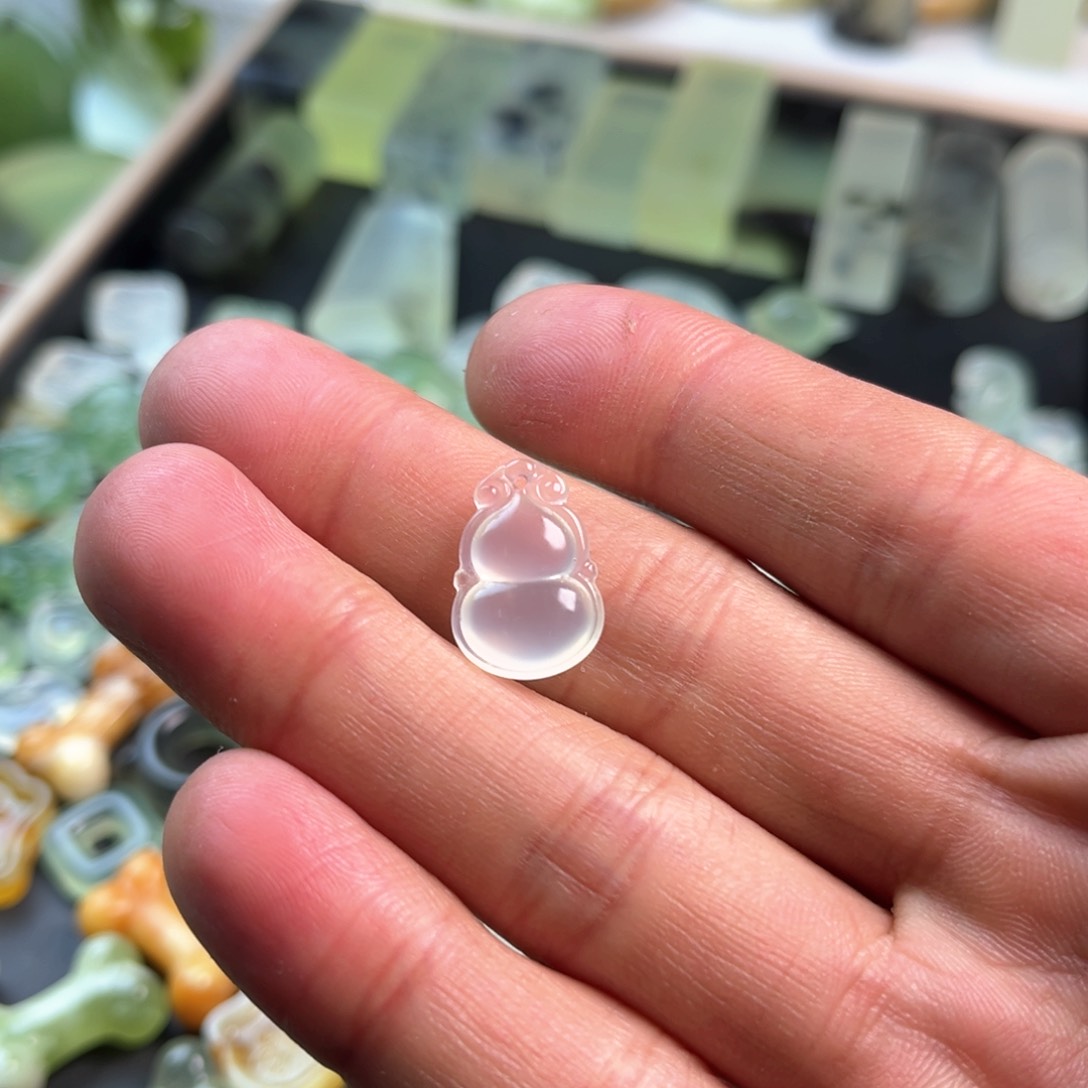 蛇纹石玉原石未镶嵌