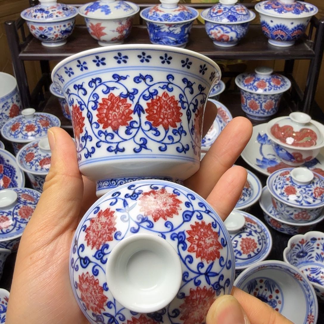 l***璨青花釉里红马蹄盖碗活动款