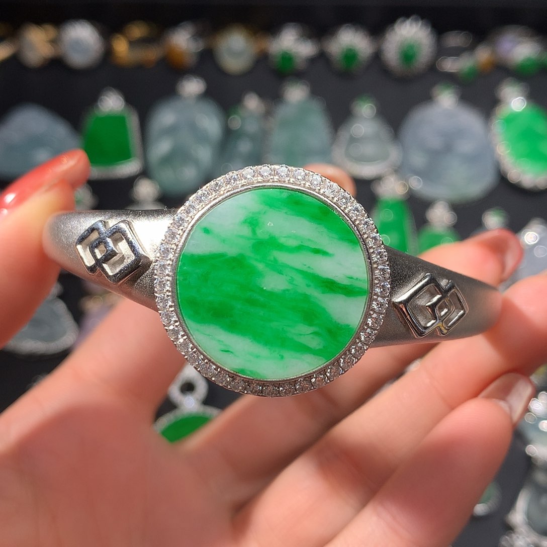 翡翠手镯银S925镶嵌无事牌