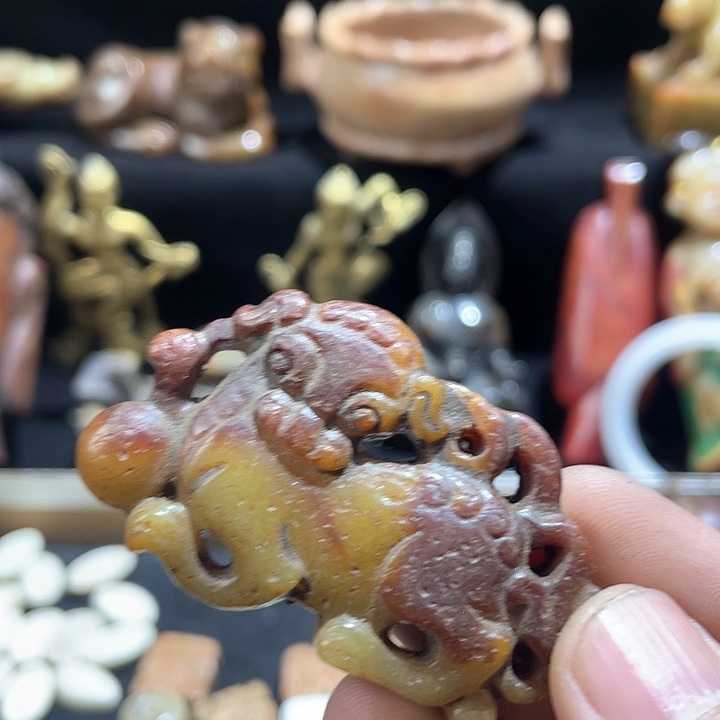 石英质玉颈饰合金