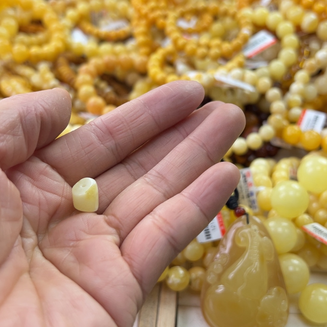 琥珀珠宝奇石未镶嵌