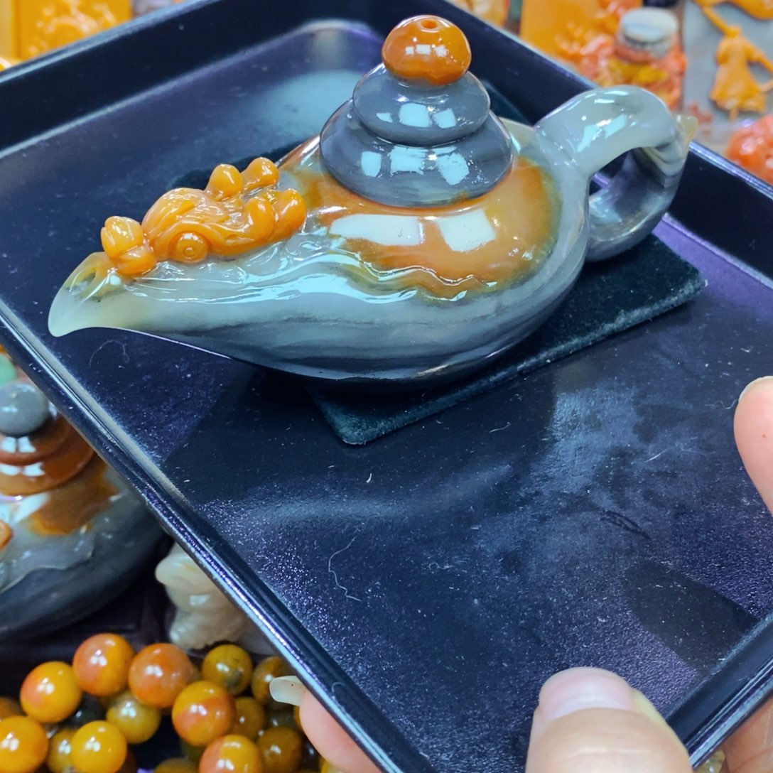 未镶嵌石英质玉（黄龙玉）颈饰