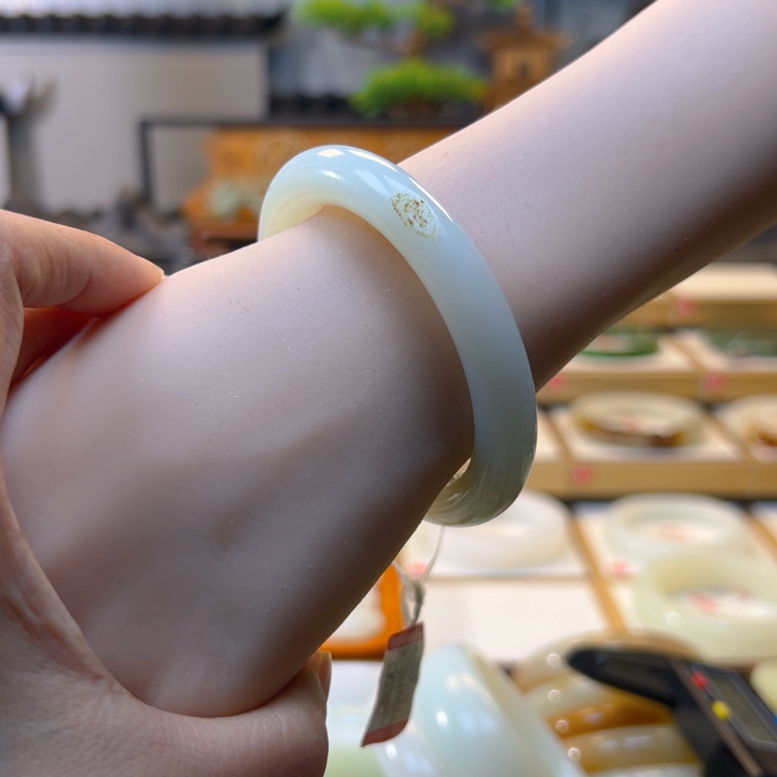 和田玉手镯未镶嵌5****63