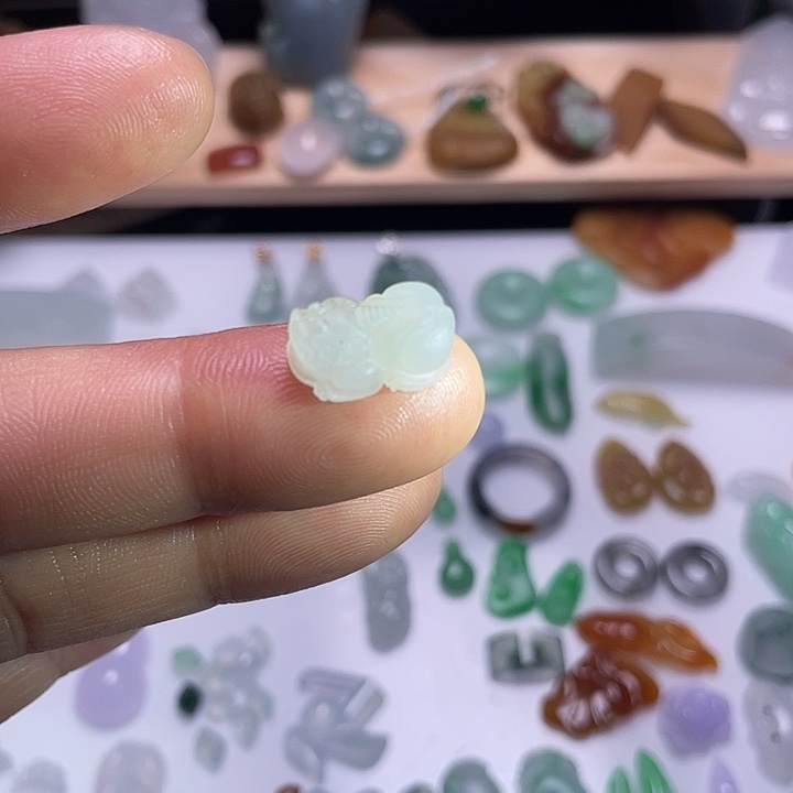 定制翡翠未镶嵌冰貔貅