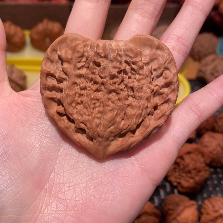 文玩核桃吊坠偏桃心55