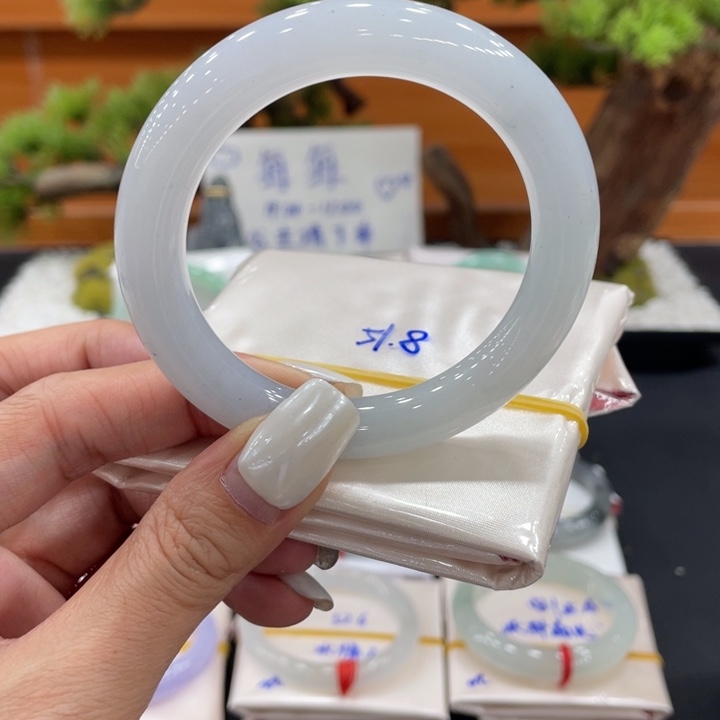 翡翠未镶嵌手镯缅甸翡翠