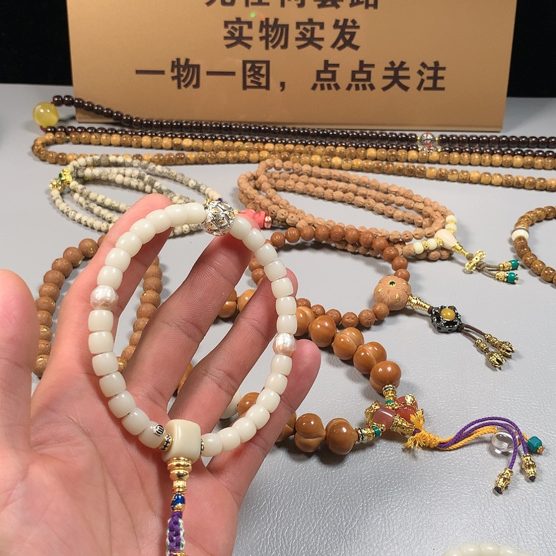 吊坠白玉菩提。。。。。。。。。