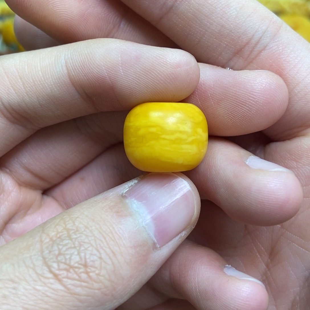 未镶嵌琥珀珠宝奇石