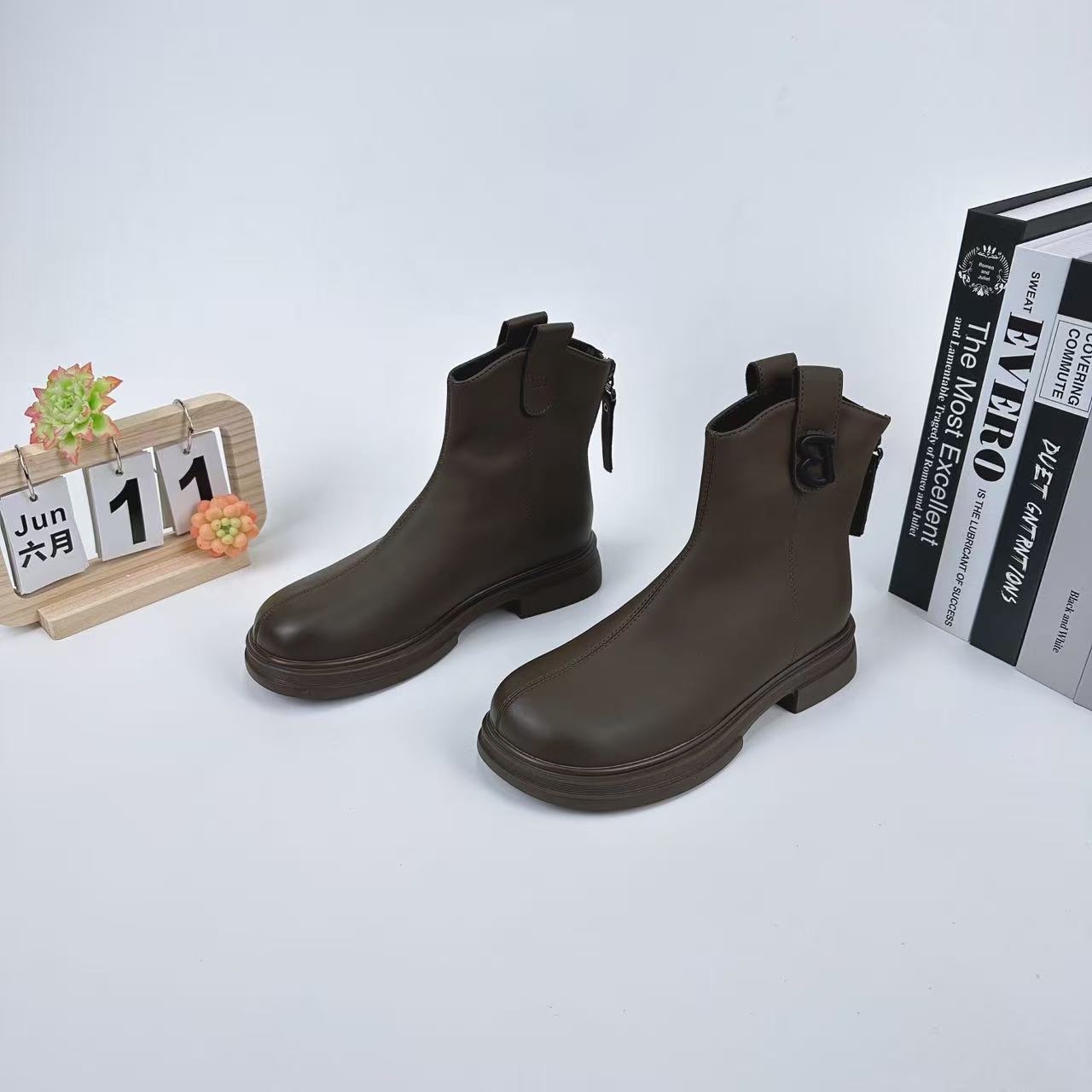 小强家女鞋  百搭瘦瘦靴低跟软底复古（A691-74-1）（F346340496-20）