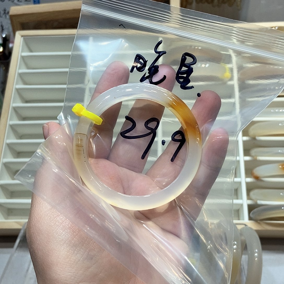 玛瑙/玉髓手镯未镶嵌晚*