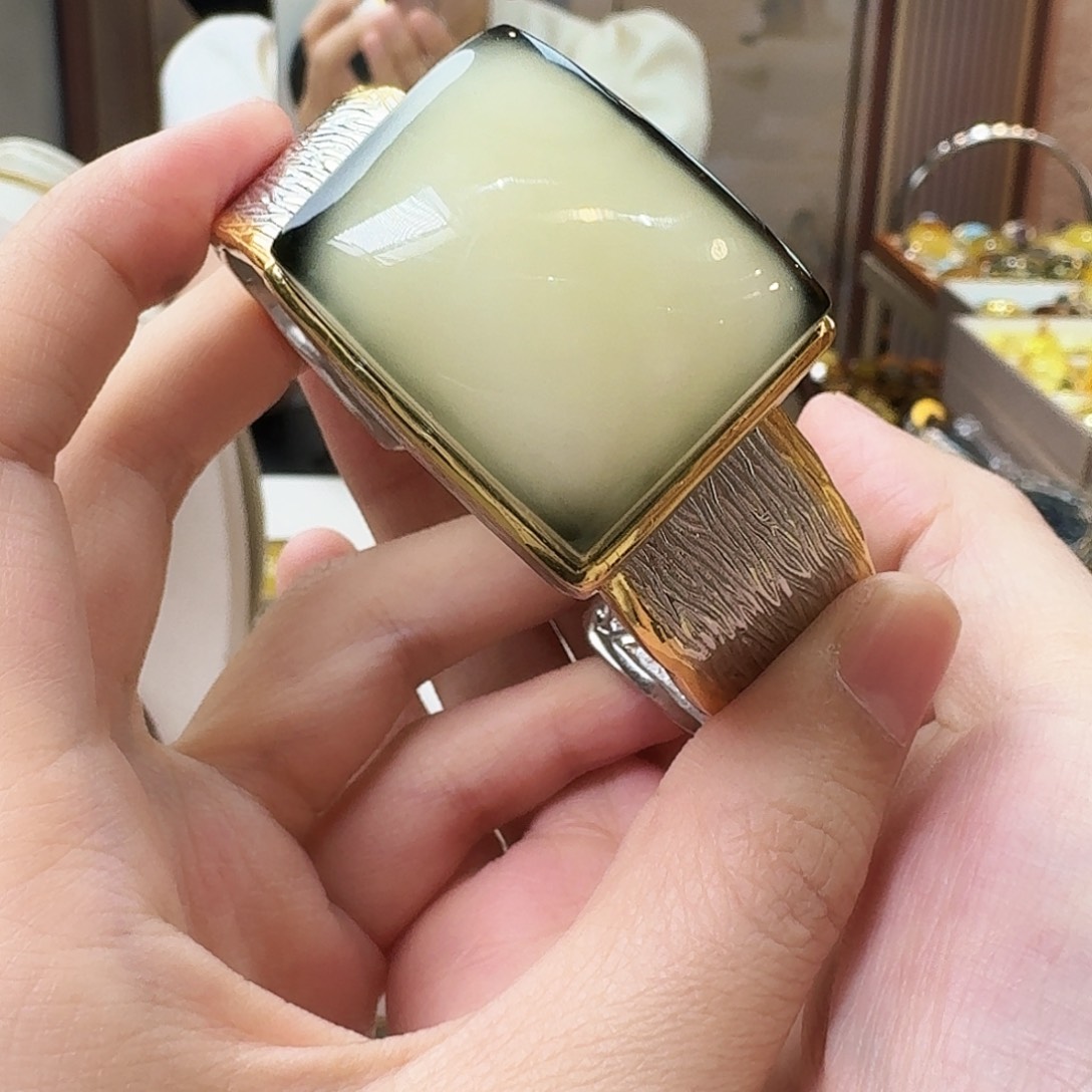 琥珀未镶嵌颈饰手镯