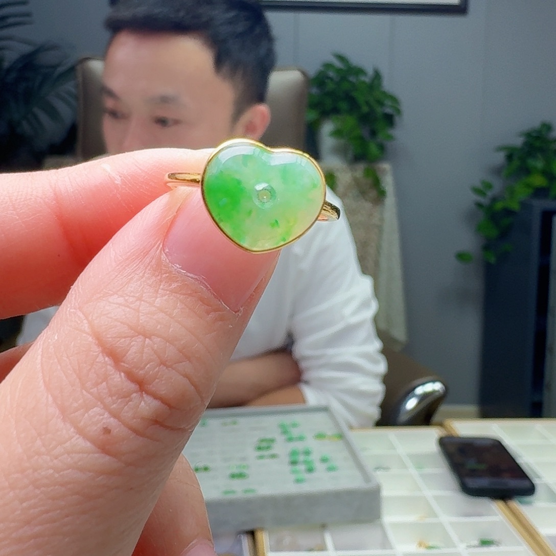 翡翠18K金镶嵌戒指天然