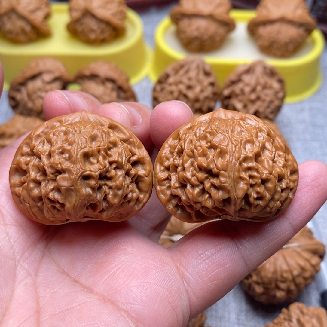 文玩核桃把件高***Z39桃心宫灯