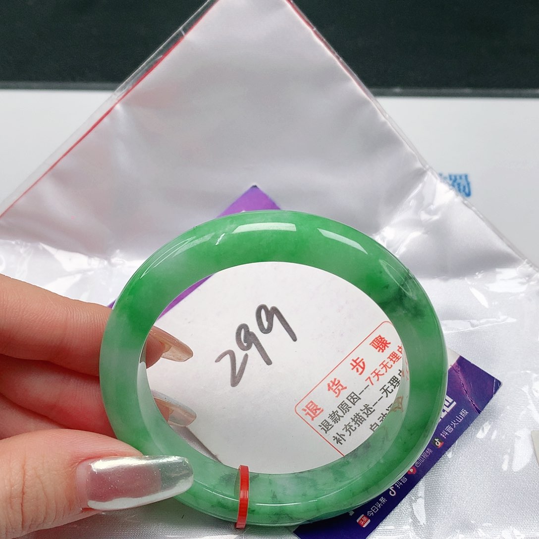 翡翠手镯未镶嵌翡翠手镯