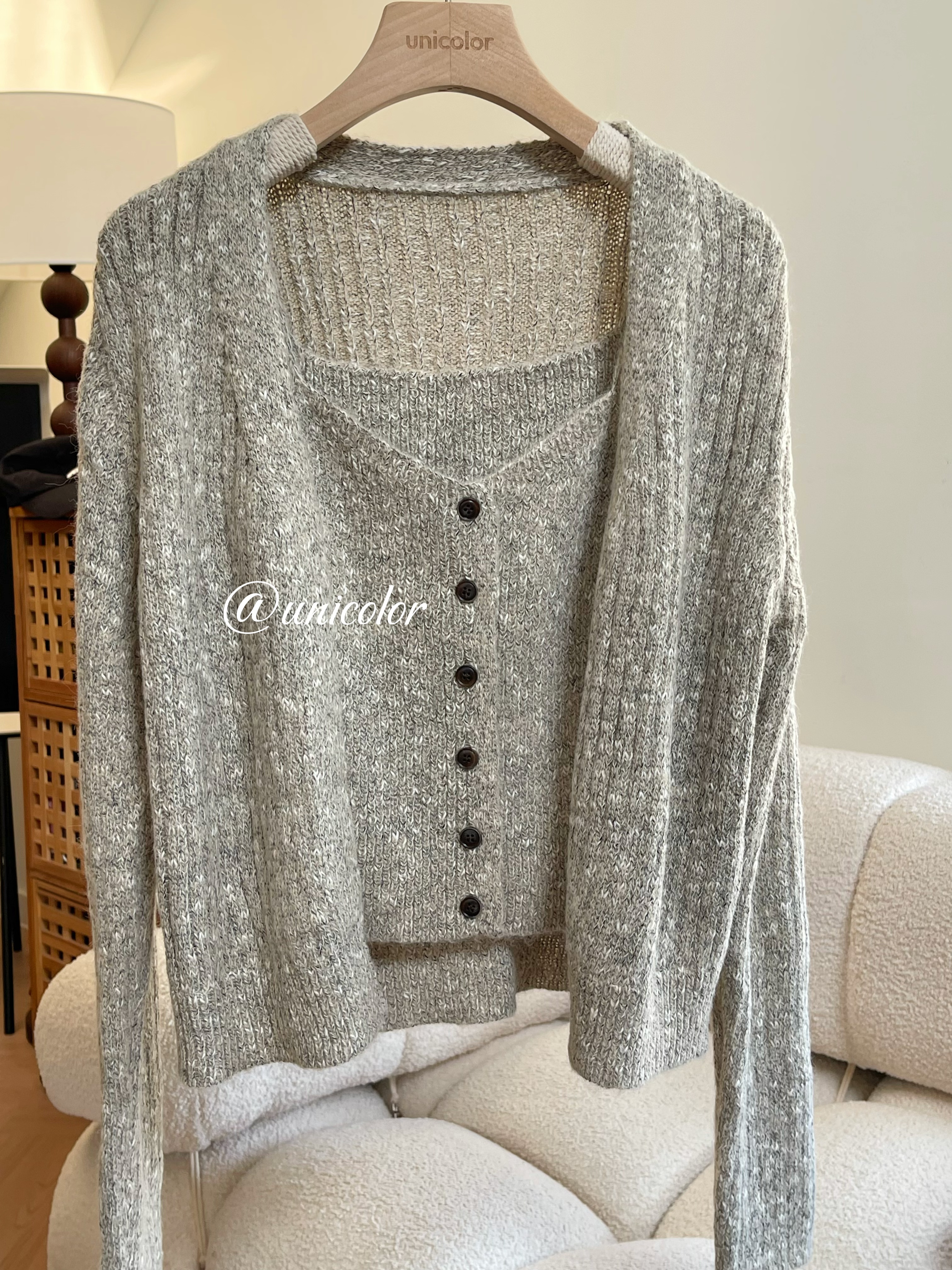 咖色两件套针织外套＋吊带 （琥珀纽扣）