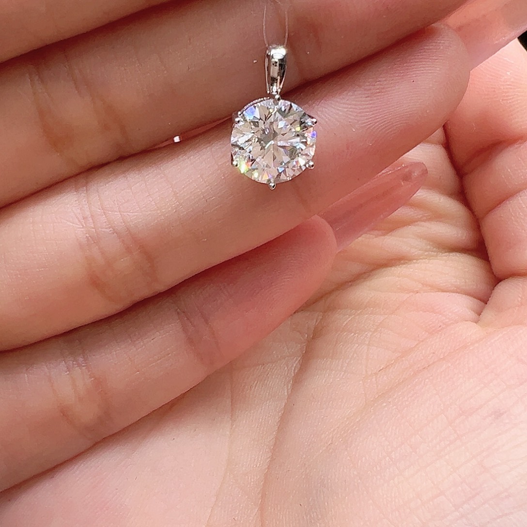 实验室培育钻石吊坠18K金镶嵌2.08克拉K白六爪吊坠