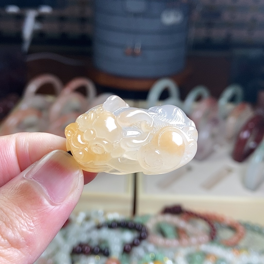 石英质玉颈饰未镶嵌