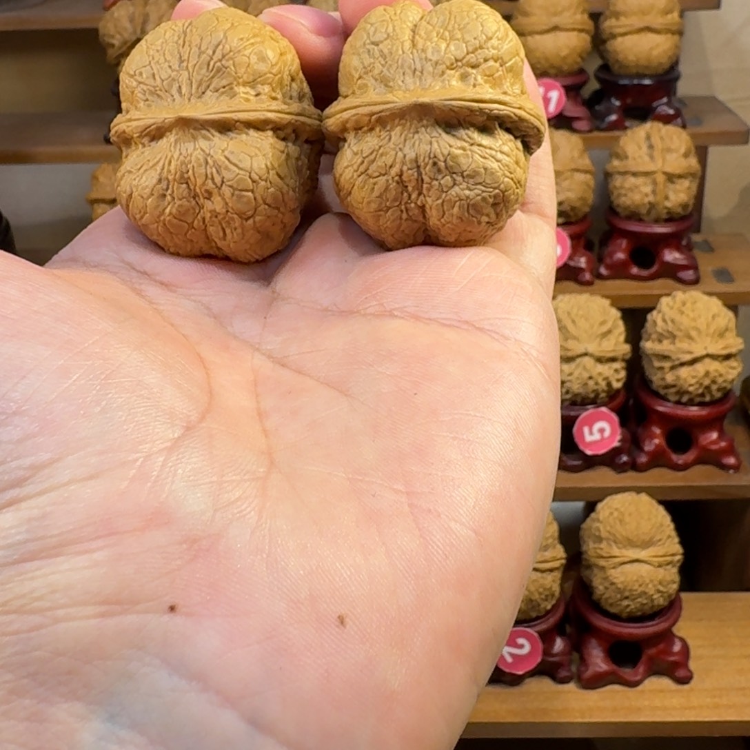 芝***奥铁核桃把件方尊元宝