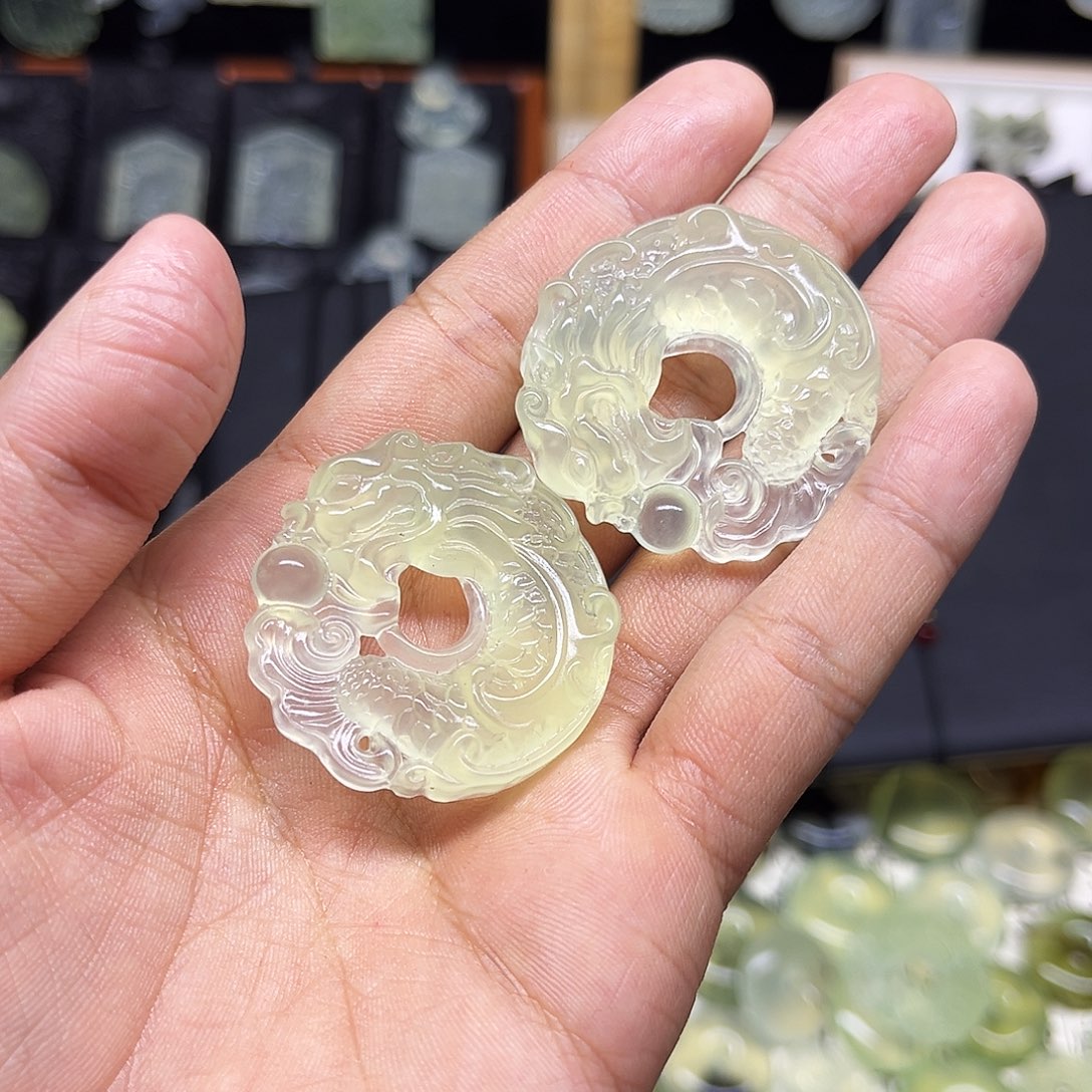 岫玉未镶嵌吊坠(赠链)