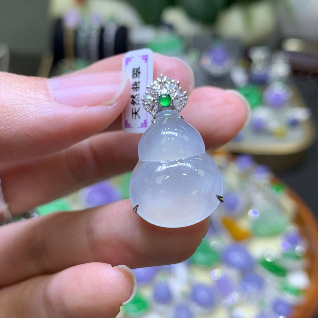 翡翠颈饰18K金镶嵌翡翠吊坠项链