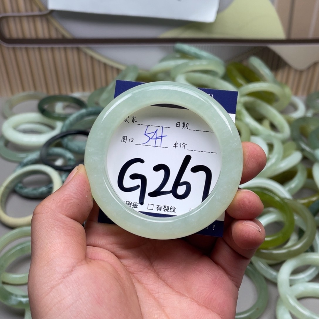 岫玉手镯手镯未镶嵌