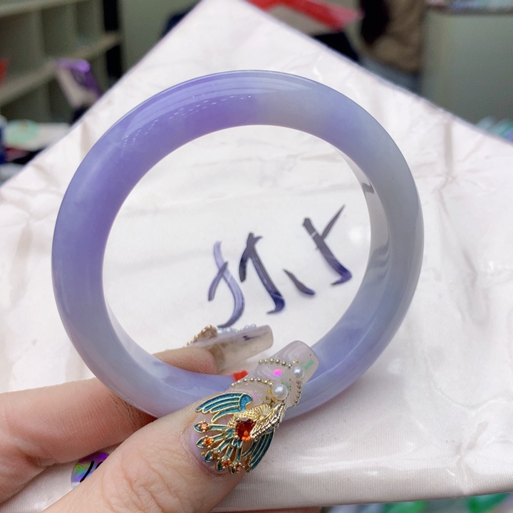 翡翠手镯未镶嵌翡翠手镯