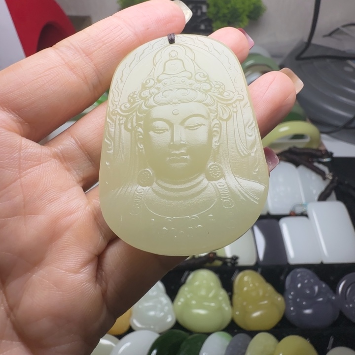 天然新疆老料蜂蜜水观音吊坠