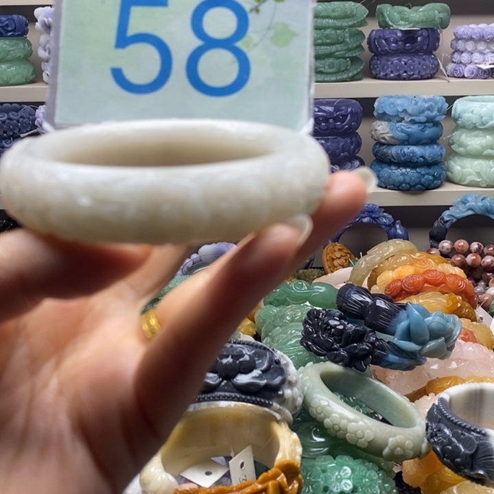 未镶嵌手镯石英岩玉