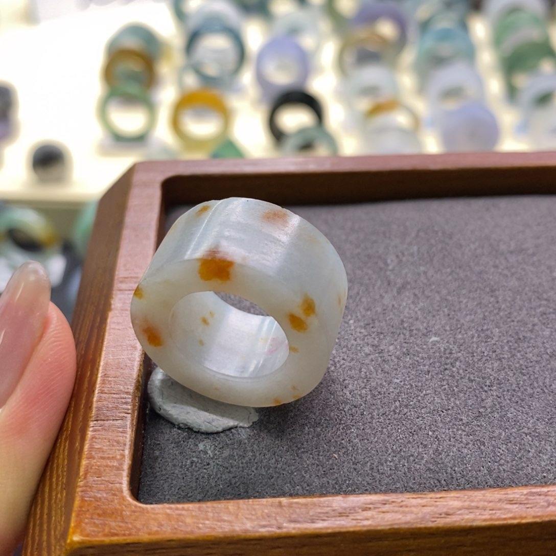 定制翡翠未镶嵌戒指新年大漏