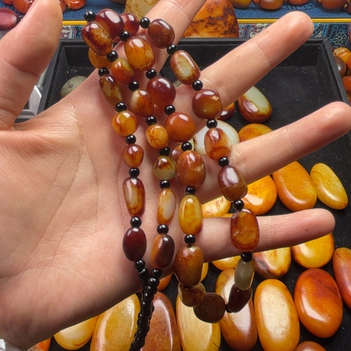 疯***_和田玉未镶嵌颈饰