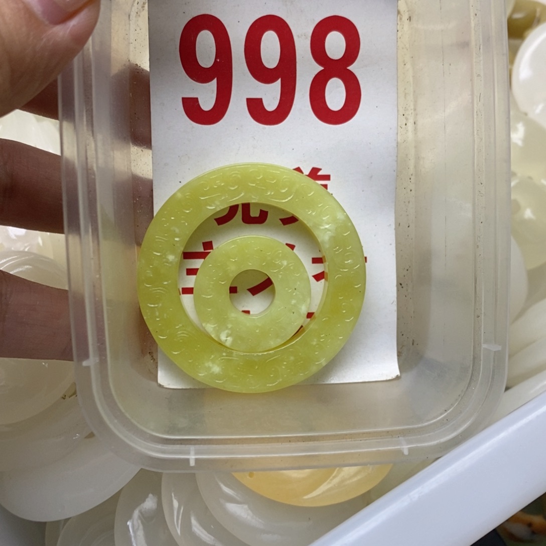 透闪石-蛇纹石玉未镶嵌挂坠