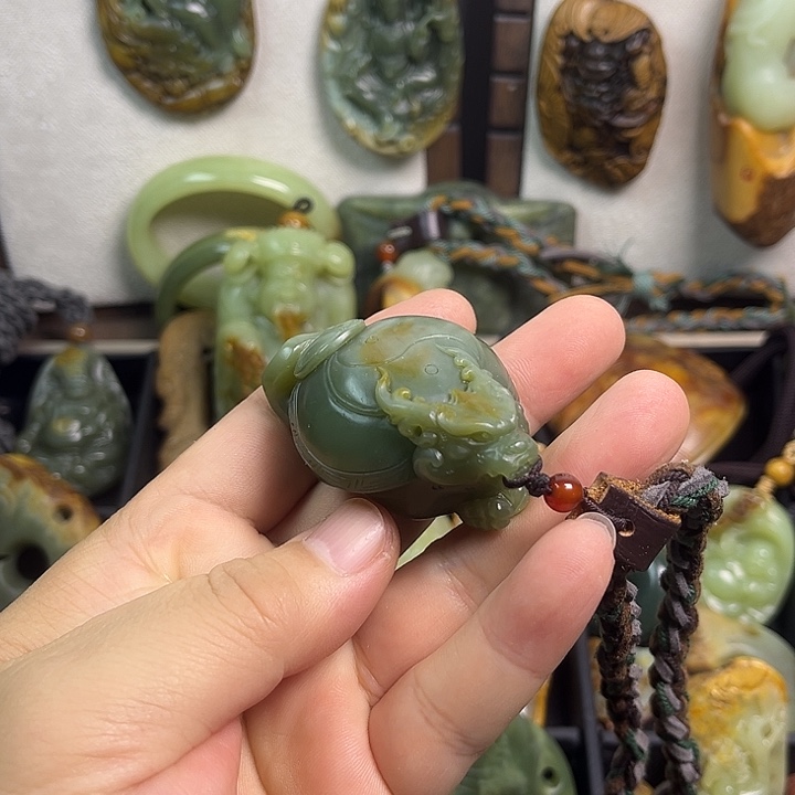 岫岩老玉（透闪石质玉）未镶嵌颈饰