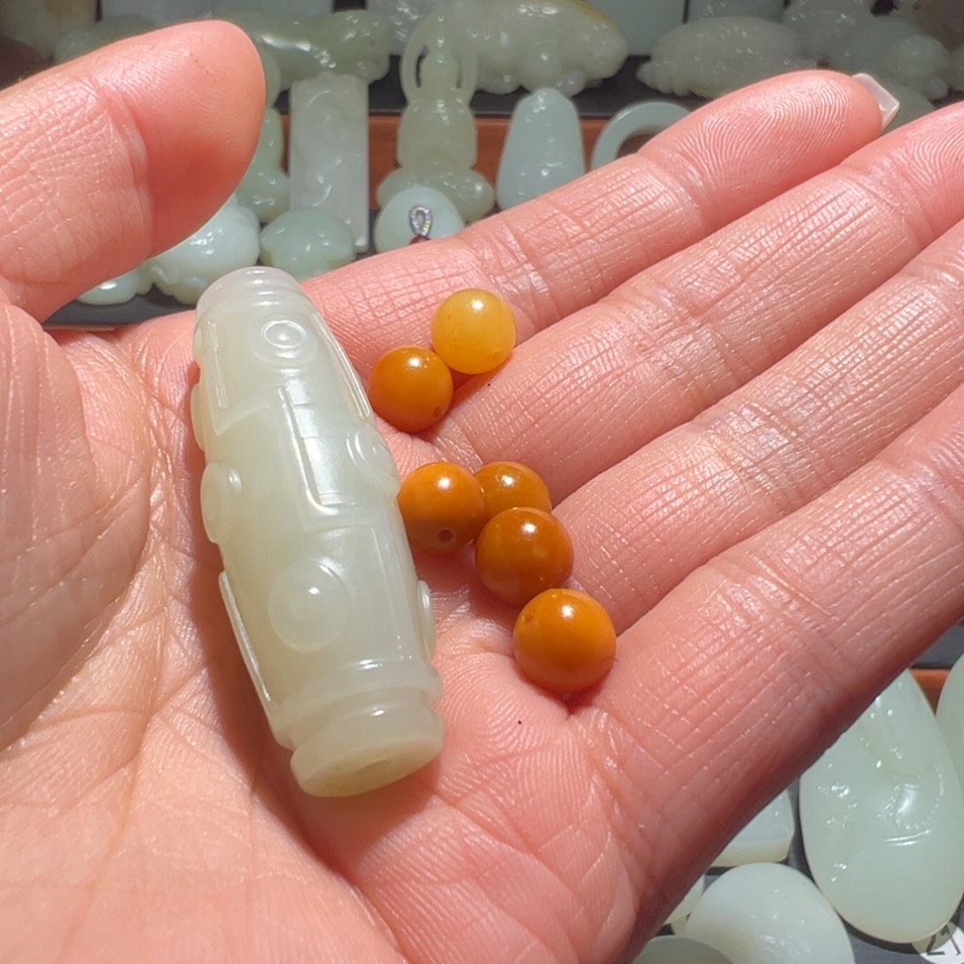 舍***得和田玉未镶嵌颈饰