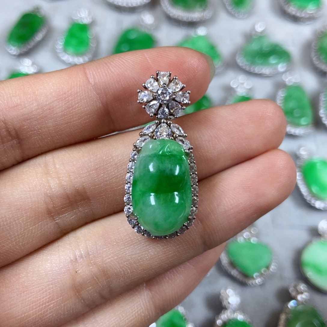 颈饰未镶嵌翡翠豆子