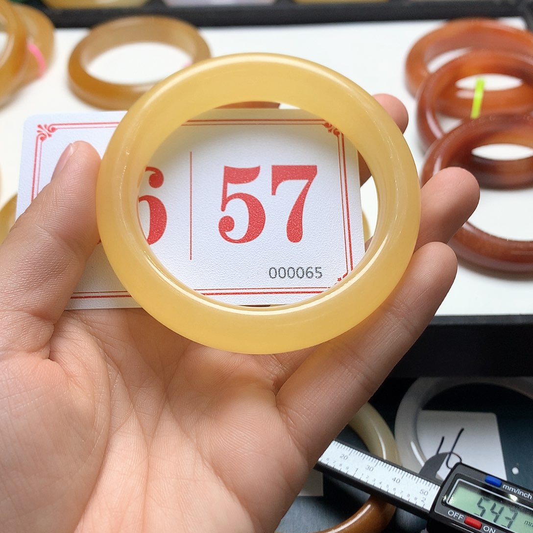 未镶嵌石英质玉（黄龙玉）手镯吉*J