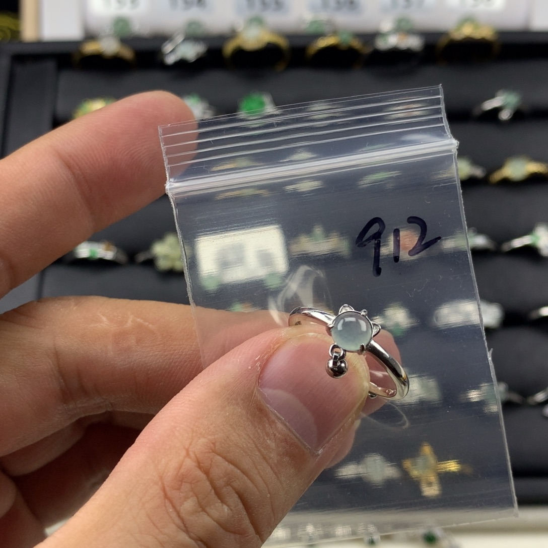 豆****翡翠银S925镶嵌戒指912