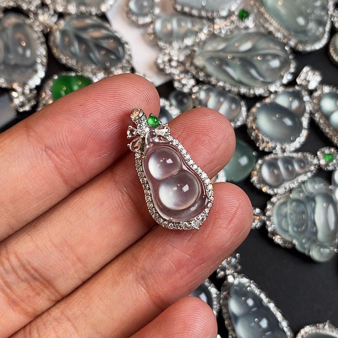 翡翠18K金镶嵌颈饰