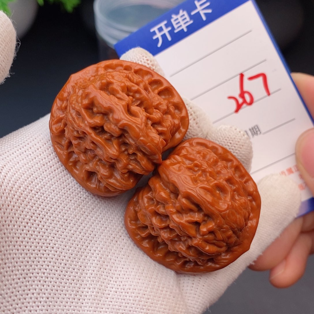 文玩核桃把件40红狮子267