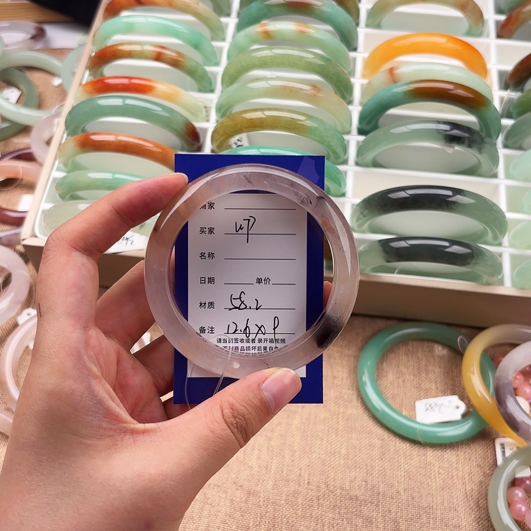 ****.石英质玉未镶嵌手镯