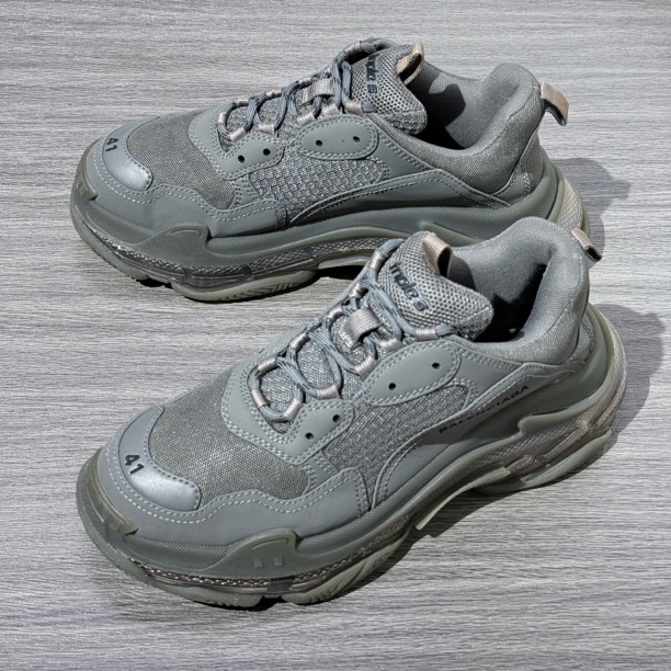 95新 Balenciaga/巴黎世家 41码 Triple S 灰色 老爹鞋