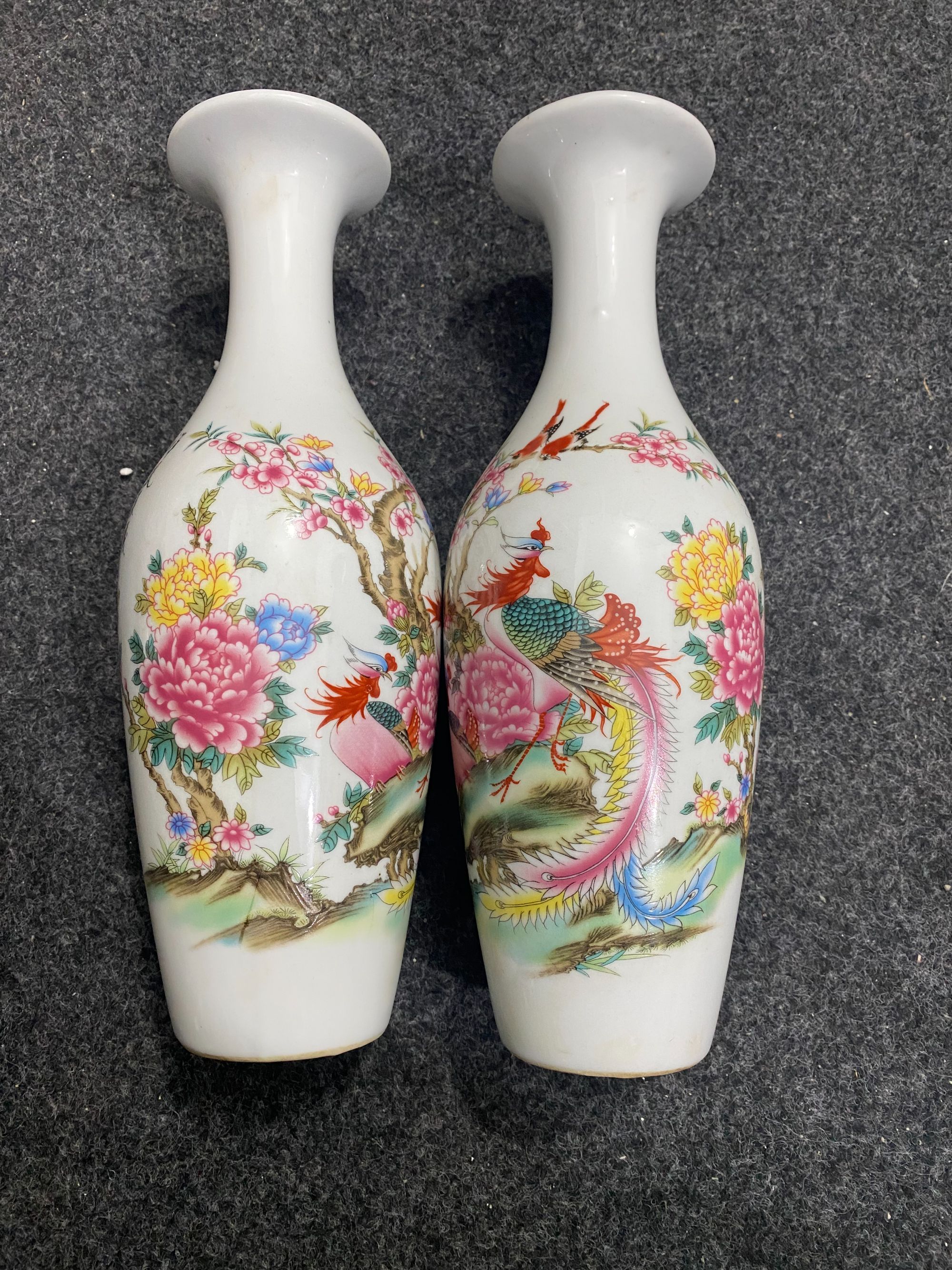 粉彩花鸟长颈瓷瓶