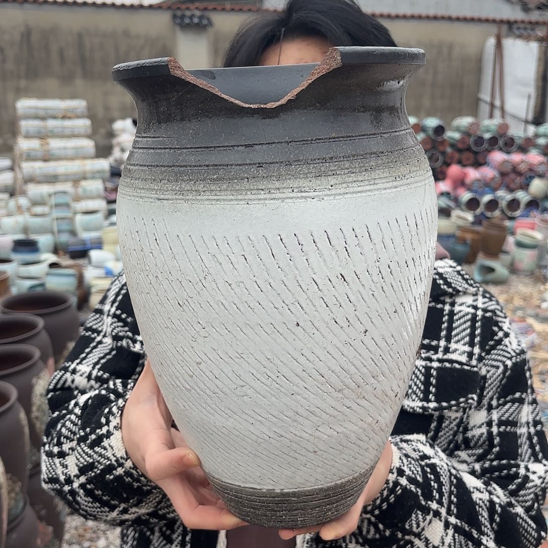 花盆紫砂口径21高32一个瑕疵