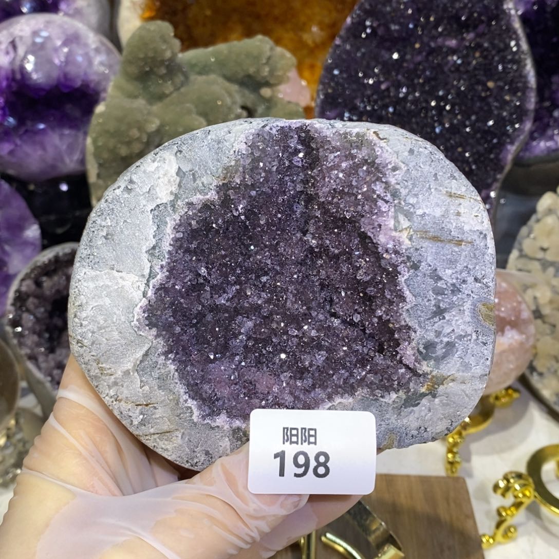 未镶嵌水晶大型摆件（非配饰）