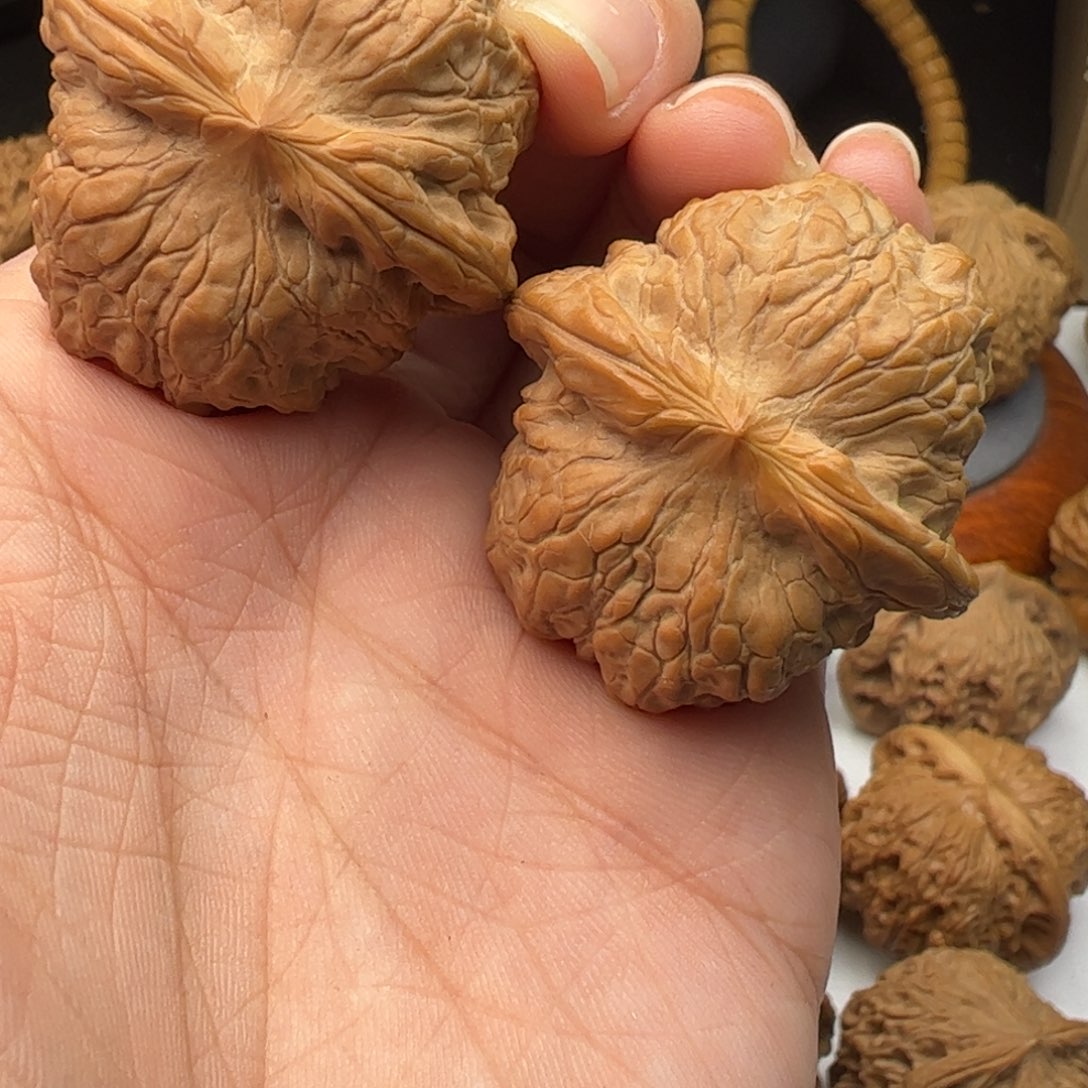 文玩核桃吊坠l**e血麒麟