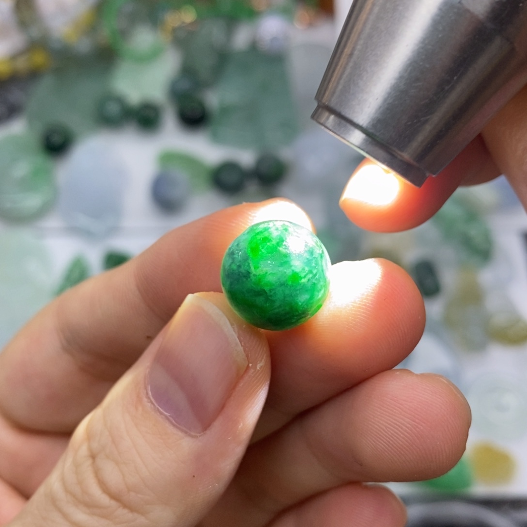 翡翠未镶嵌颈饰绿珠子