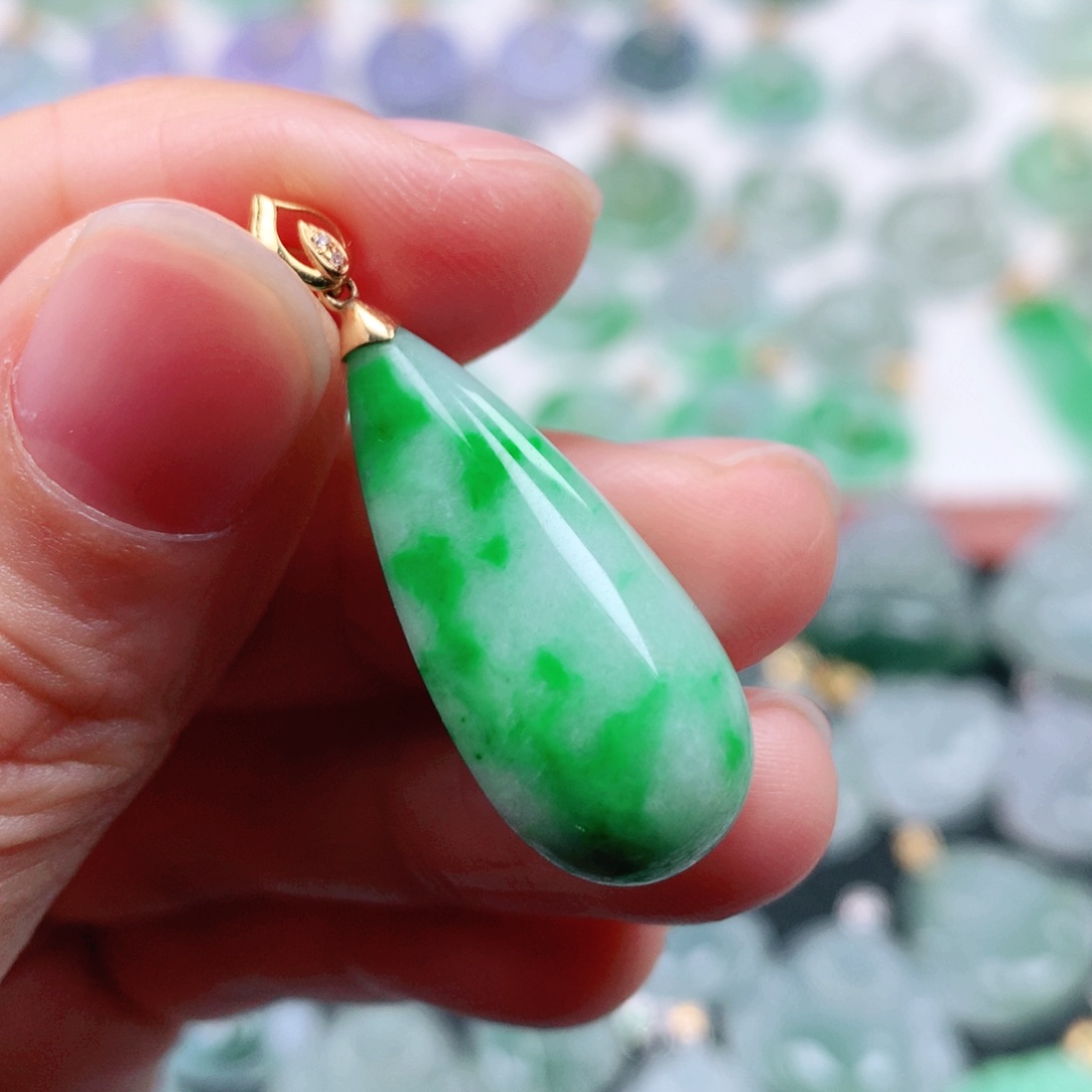 翡翠吊坠(不含链)18K金镶嵌